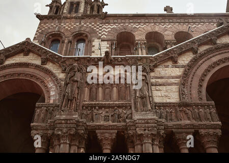 Boston, Massachusetts - Oktober 3rd, 2019: Nahaufnahme von außen an der Trinity Church in der Back Bay von Boston im Copley Square. Stockfoto