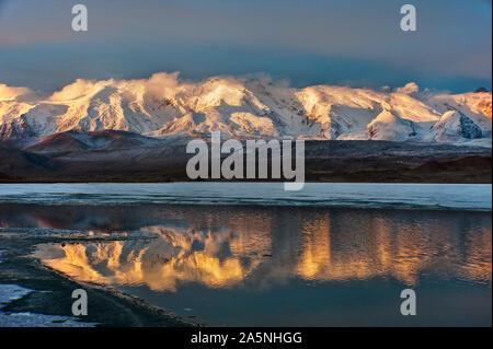 Karakul See, 196 km südwestlich von Kashgar Xinjiang Uigurischen Autonomen Region China, China. Stockfoto