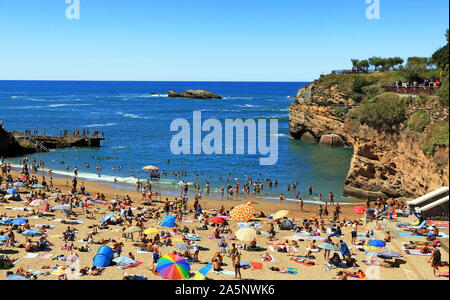 Kleiner Strand in Biarritz Frankreich besucht Stockfoto