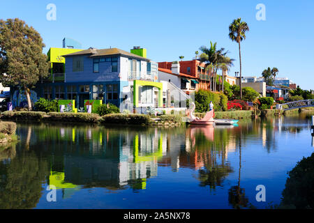 Häuser am Canal Grande, Venedig Canal Historic District, Santa Monica, Los Angeles, Kalifornien, Vereinigte Staaten von Amerika. USA. Oktober 2019 Stockfoto