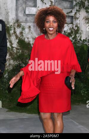 Los Angeles, CA. Okt, 2019 21. Alfre Woodard in der Ankunftshalle für siehe Serie Premiere auf Apple TV, Regency Dorf Theater - Westwood, Los Angeles, CA 21. Oktober 2019. Credit: Priscilla Grant/Everett Collection/Alamy leben Nachrichten Stockfoto