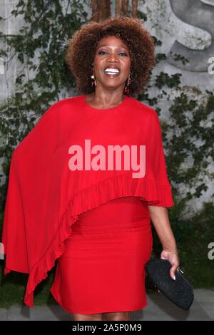 Los Angeles, CA. Okt, 2019 21. Alfre Woodard in der Ankunftshalle für siehe Serie Premiere auf Apple TV, Regency Dorf Theater - Westwood, Los Angeles, CA 21. Oktober 2019. Credit: Priscilla Grant/Everett Collection/Alamy leben Nachrichten Stockfoto
