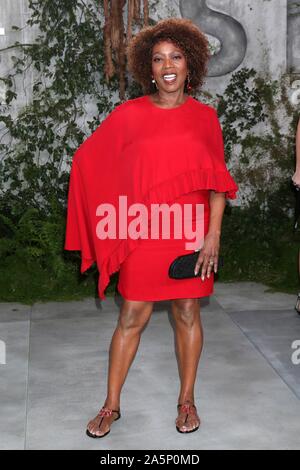 Los Angeles, CA. Okt, 2019 21. Alfre Woodard in der Ankunftshalle für siehe Serie Premiere auf Apple TV, Regency Dorf Theater - Westwood, Los Angeles, CA 21. Oktober 2019. Credit: Priscilla Grant/Everett Collection/Alamy leben Nachrichten Stockfoto