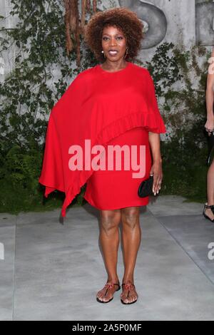 Los Angeles, CA. Okt, 2019 21. Alfre Woodard in der Ankunftshalle für siehe Serie Premiere auf Apple TV, Regency Dorf Theater - Westwood, Los Angeles, CA 21. Oktober 2019. Credit: Priscilla Grant/Everett Collection/Alamy leben Nachrichten Stockfoto
