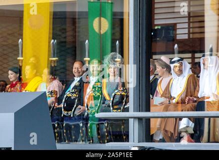 Tokio, Japan. 22 Okt, 2019. König Tupou VI und der Königin von Tonga, König Jigme Khesar Namgyal Wangchuk und Königin Jetsün Pema von Bhutan, König und Königin Maxima Willem-Alexander der Niederlande, Kronprinz Felipe und Kronprinzessin Letizia von Spanien im Imperial Palace in Tokio, am 22. Oktober 2019, die Einweihung des Kaisers Naruhito Credit: Albert Nieboer/Niederlande/Point de Vue |/dpa/Alamy Leben Nachrichten zu besuchen Stockfoto