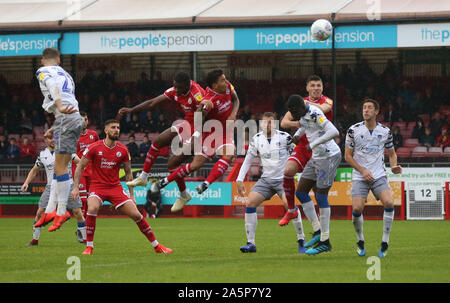 Crawley, Großbritannien. 12. Oktober 2019 Während der Sky Bet Liga Match zwischen Crawley und Colchester United an den Völkern Pension Stadion in Crawley. Quelle: Tele Images/Alamy leben Nachrichten Stockfoto