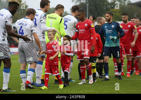 Crawley, Großbritannien. 12. Oktober 2019 Während der Sky Bet Liga Match zwischen Crawley und Colchester United an den Völkern Pension Stadion in Crawley. Quelle: Tele Images/Alamy leben Nachrichten Stockfoto