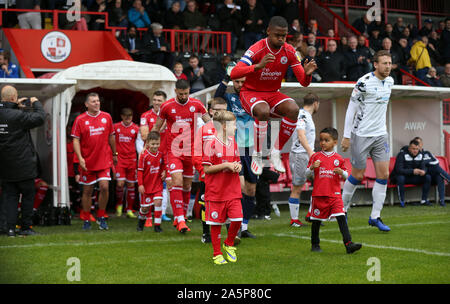 Crawley, Großbritannien. 12. Oktober 2019 Während der Sky Bet Liga Match zwischen Crawley und Colchester United an den Völkern Pension Stadion in Crawley. Quelle: Tele Images/Alamy leben Nachrichten Stockfoto