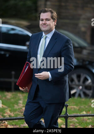 Downing Street, London, UK. 22. Oktober 2019. Robert Jenrick, Staatssekretär für Wohnungswesen, Gemeinschaften und den lokalen und regionalen Gebietskörperschaften in Downing Street für die wöchentliche Kabinettssitzung. Credit: Malcolm Park/Alamy Leben Nachrichten. Stockfoto