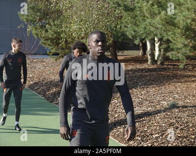 Cobham, Surrey, Großbritannien. 22 Okt, 2019. 'Glücklich' Zouma Wanderungen wie Frank Lampard, Manager des Chelsea Football Club, die Ausbildung findet vor seinem Club nehmen auf niederländische Club, Ajax am Spieltag 3 der UEFA Champions League 2019/20 Kredit: Motofoto/Alamy leben Nachrichten Stockfoto