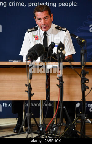 Chief Constable von Northamptonshire Polizei, Nick Adderley, während einer Pressekonferenz in Northamptonshire Polizei HQ in Wootton Hall Park, Northampton über den Tod von Harry Dunn. Stockfoto