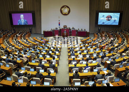 Seoul, Südkorea. 22 Okt, 2019. Oct 22, 2019 - Seoul, South Korea-In dieses Foto Fotograf ist Präsident Büro Fotograf. Südkoreas Präsident Moon Jae-in liefert ein jährliches Budget Adresse in der Nationalversammlung in Seoul Dienstag, Oktober 22, 2019. Credit: Präsident Büro/ZUMA Draht/Alamy leben Nachrichten Stockfoto