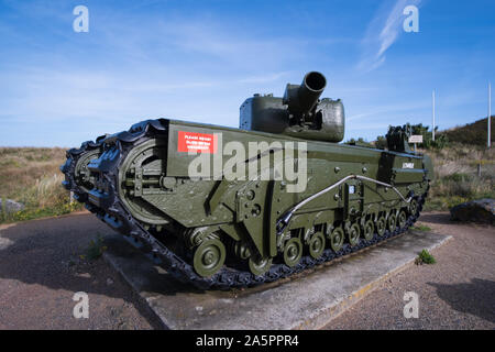 British Churchill AVRE Tank 1 Charlie an der Juno Beach, Normandie Stockfoto