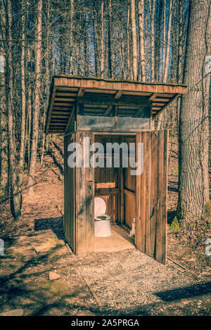 Zurück Land Outhouse #1. Stockfoto