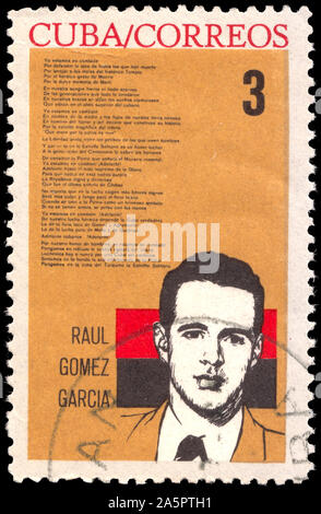 Kuba - ca. 1964: Post Stempel in Kuba gedruckt zeigt Raul Gomez Garcia und Gedicht; 11. Jahrestag der Revolution; ca. 1964 Stockfoto