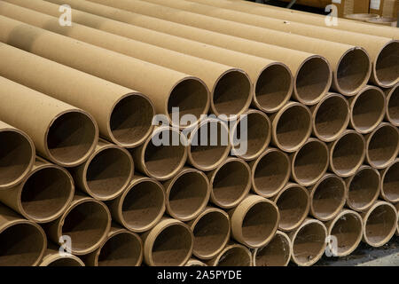Stapel von Pappröhrchen Stockfoto