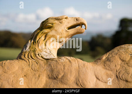 Eagle Skulptur, geschnitzten Stein eagle Skulptur, Balustraden, italienischen Terrasse, Osborne House, Cowes, Isle of Wight, Großbritannien Stockfoto