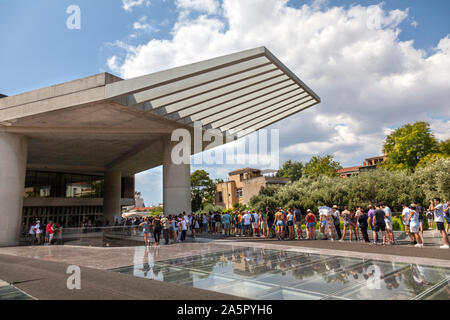 Touristische Anstellen an der Akropolis Museum, Athen, Griechenland. Stockfoto