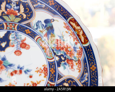 GOMEL, BELARUS - Oktober 22, 2019: Der japanische Imari Porzellan, Arita (Maruki brennofen). Stockfoto