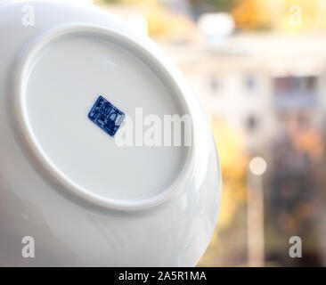 GOMEL, BELARUS - Oktober 22, 2019: Der japanische Imari Porzellan, Arita (Maruki brennofen). Stockfoto