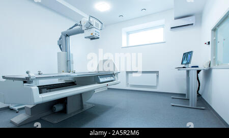 Leere Labor Raum mit großen modernen X-Ray Maschine Stockfoto