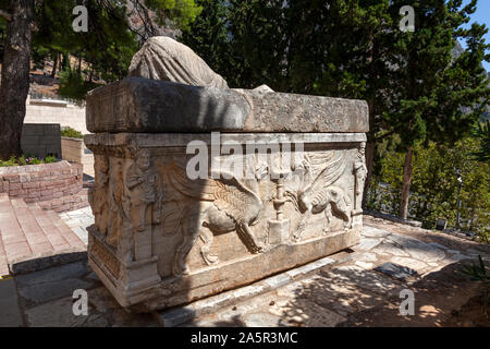 Marmor Sarkophag in Delphi Museum, Griechenland Stockfoto