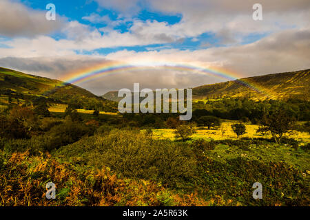 Symmetrische Regenbogen in der Nähe von Abergwyngregyn, Snowdonia National Park, North Wales, UK Stockfoto