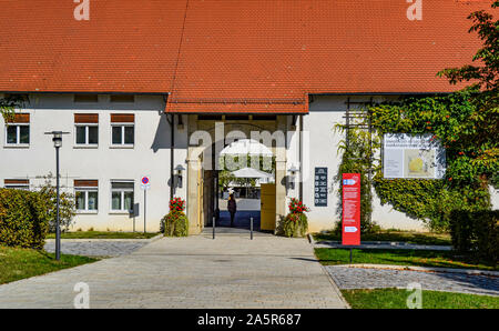 Schloss Filseck Balatonfüred hoch über den Orten Faurndau und Uhingen mit Blick in das Filstal und in den Hohenstaufen Stockfoto