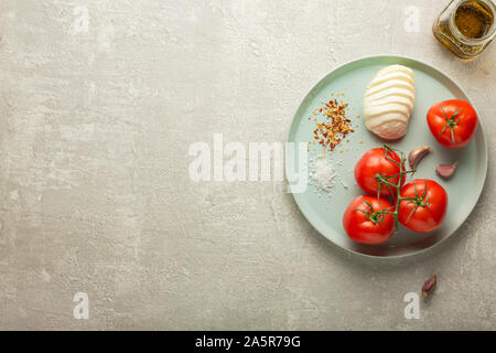 Pesto, Basilikum, Basilikum Pesto, Nudeln, Pasta, Caprese Salat caprese Spieße, Knoblauchbrot, Avocado Caprese, heirloom Tomaten Basilikum Stockfoto