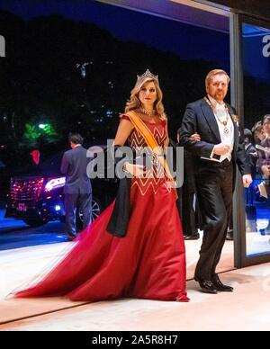 König und Königin Maxima Willem-Alexander der Niederlande kommen an der Imperial Palace Tokio, am 22. Oktober 2019, den Staat - Bankett anlässlich der Einweihung des Kaisers Naruhito Foto: Albert Nieboer/Niederlande/Point de Vue | zu besuchen Stockfoto