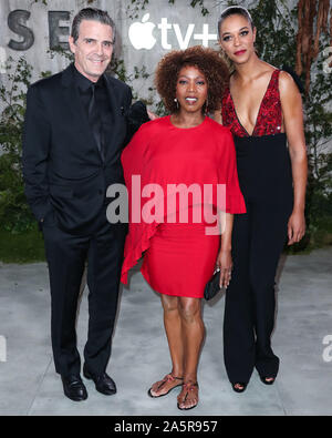Westwood, der Vereinigten Staaten von Amerika. Okt, 2019 21. WESTWOOD, LOS ANGELES, Kalifornien, USA - 21. Oktober: Roderick Spencer, Alfre Woodard und Mavis Spencer Ankommen bei der Weltpremiere des Apple TV ee' im Fox Village Theater am 21. Oktober 2019 in Westwood, Los Angeles, Kalifornien, USA. (Foto von Xavier Collin/Image Press Agency) Quelle: Bild Presse Agentur/Alamy leben Nachrichten Stockfoto