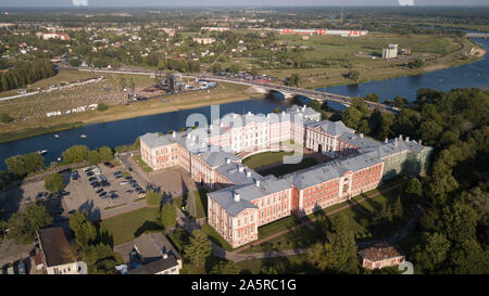 Luftaufnahme der Stadt Jelgava Lettland Zemgale drone Ansicht von oben Stockfoto