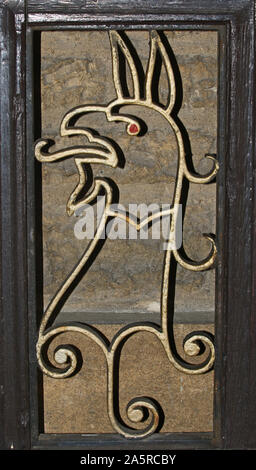 Muster auf einem Gateway oder Tür mit einem Greif, Griffon oder gryphon Teil des Wappen des Trinity College der Universität Oxford St Giles' Stockfoto