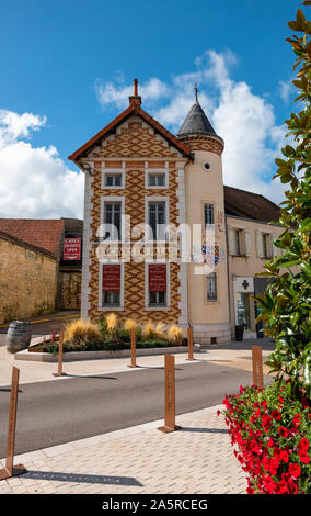 Les Caves du Palais, Nuits-Saint-Georges Dorfzentrum, Burgund, Frankreich. Stockfoto