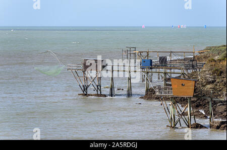 Typische carrelet Fischerhütten in Pornic, Loire-Atlantique, Frankreich. Stockfoto