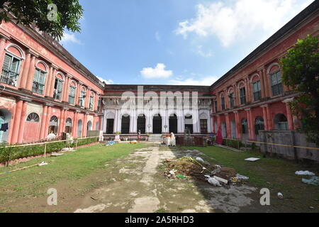 Innenhof des Shobhabazar Royal Palace (gopinath Bari). 36 Raja Nabakrishna Straße. Kolkata, West Bengal, Indien. Stockfoto