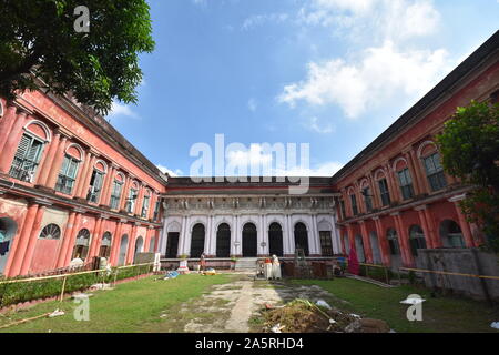 Innenhof des Shobhabazar Royal Palace (gopinath Bari). 36 Raja Nabakrishna Straße. Kolkata, West Bengal, Indien. Stockfoto