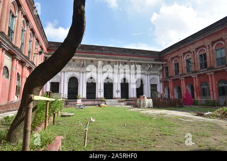 Innenhof des Shobhabazar Royal Palace (gopinath Bari). 36 Raja Nabakrishna Straße. Kolkata, West Bengal, Indien. Stockfoto