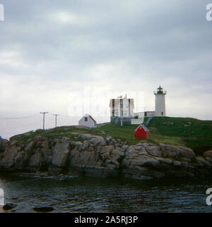 Jahrgang 1972 Foto, Cape Neddick Light in York, Maine. Quelle: ORIGINAL TRANSPARENZ Stockfoto