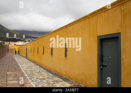 Das Schloss der Guten Hoffnung lokal bekannt als das Schloss oder Kapstadt Burg ist ein beliebtes Ausflugsziel für Menschen in Kapstadt, Südafrika, T Stockfoto