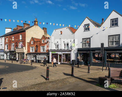 Markt und die älteste Apotheke in England in Knaresborough North Yorkshire England Stockfoto