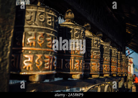 Buddhistische Gebetsmühlen in Kathmandu 'Monkey Tempel' Stockfoto