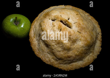 Warme frisch gebackene Doppel Kruste Apfelkuchen. Seine wichtigsten Füllung Zutat ist Apple. Stockfoto