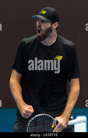 St. Jakobshalle, Basel, Schweiz. 22 Okt, 2019. ATP World Tour Tennis, Swiss Indoors; Reilly Opelka (USA) feiert Sieg gegen Christian Garin (CHI) - Redaktionelle Verwendung Credit: Aktion plus Sport/Alamy leben Nachrichten Stockfoto