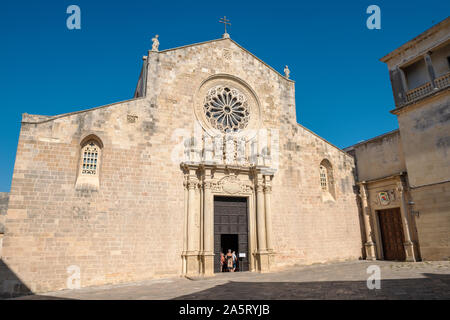 Fassade der Kathedrale Santa Maria Annunziata (Kathedrale der Heiligen Maria von der Ankündigung) in Otranto, Apulien (Puglia) im südlichen Italien Stockfoto