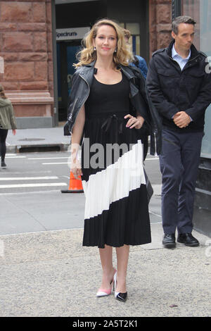 New York, NY, USA. 22 Okt, 2019. Anna Camp am Bau reihe in New York City am 22. Oktober 2019. Credit: Erik Nielsen/Medien Punch/Alamy leben Nachrichten Stockfoto