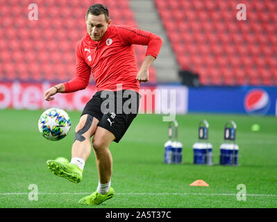 Sinobo Stadium, Prag. 22 Okt, 2019. Fußball-Spieler Jan Boril der Slavia in Aktion während des Trainings vor der Fußball Champions League Gruppe F 3. Runde Slavia Praha vs FC Barcelona Stadion Sinobo, Prag, Tschechische Republik, 22. Oktober 2019. Credit: Roman Vondrous/CTK Photo/Alamy leben Nachrichten Stockfoto