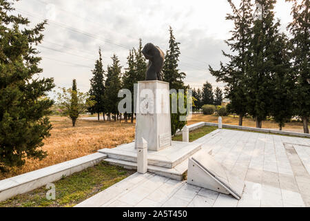 Thermopylae, Griechenland. Denkmal Denkmal für König von Sparta Leonidas, der 300 Spartaner und die 700 Mimen, die an der Schlacht von Thermopylae kämpfte Stockfoto