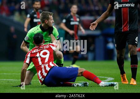 Madrid, Spanien. 22 Okt, 2019. LUKAS HRADECKY UND DIEGO COSTA WÄHREND ATLETICO DE MADRID GEGEN BAYER LEVERKUSEN AN WANDA METROPOLITANO Stadion. Dienstag, 22 Oktober 2019 Credit: CORDON PRESSE/Alamy leben Nachrichten Stockfoto