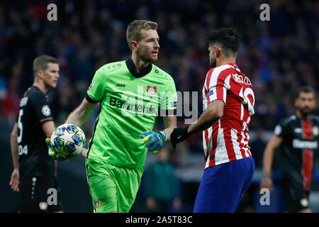 Madrid, Spanien. 22 Okt, 2019. LUKAS HRADECKY UND DIEGO COSTA WÄHREND ATLETICO DE MADRID GEGEN BAYER LEVERKUSEN AN WANDA METROPOLITANO Stadion. Dienstag, 22 Oktober 2019 Credit: CORDON PRESSE/Alamy leben Nachrichten Stockfoto